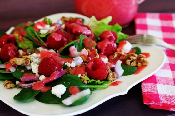 raspberry-walnut-spinach-salad-01-1